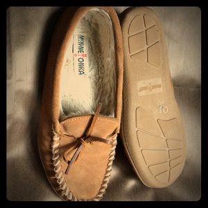 Minnetonka sz 8 slipper Mock